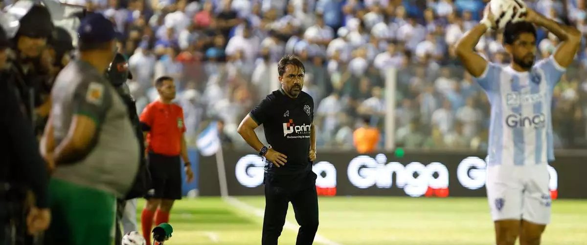 Ex-treinador Luizinho Lopes processa Paysandu e cobra R$ 350 mil
